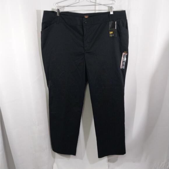 NWT! LEE! BLACK STRAIGHT LEG, MID-RISE CLASSIC WRINKLE FREE PANTS! SZ 24W - Picture 4 of 11